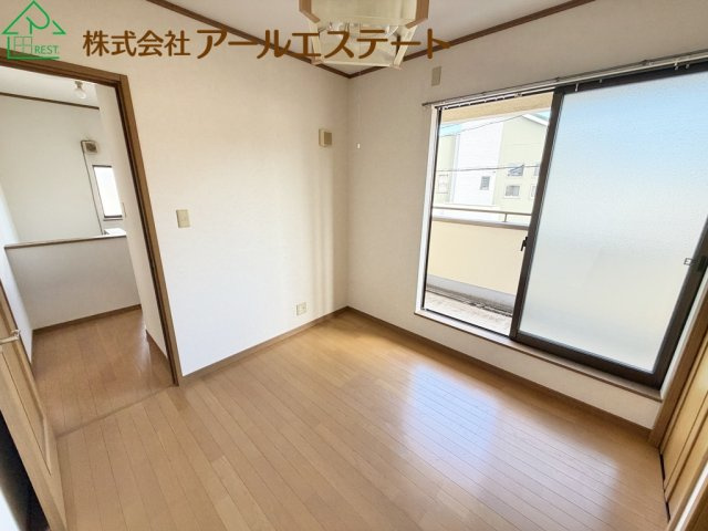 加古川市平岡町土山　　JR「土山駅」徒歩8分の洋室