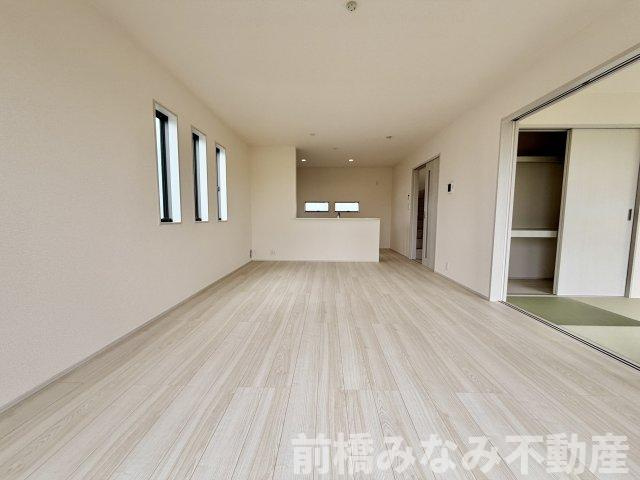 【新築】前橋市富士見町時沢第12　４号棟(全５棟)　リーブルガーデン　新築建売分譲の居間・リビング|ゆったりとした居間です