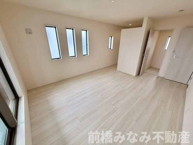 【新築】前橋市富士見町時沢第12　４号棟(全５棟)　リーブルガーデン　新築建売分譲の居間・リビング|リビングです