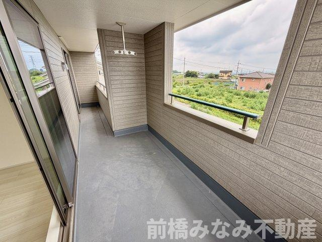 【新築】前橋市富士見町時沢第12　４号棟(全５棟)　リーブルガーデン　新築建売分譲のバルコニー|広々としたバルコニーです