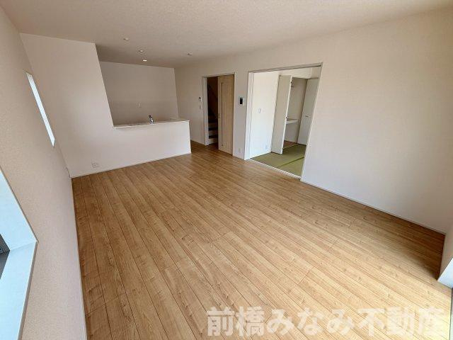 【新築】前橋市富士見町時沢第12　２号棟(全５棟)　リーブルガーデン　新築建売分譲の居間・リビング|こちらの居間で趣味の時間をお楽しみください
