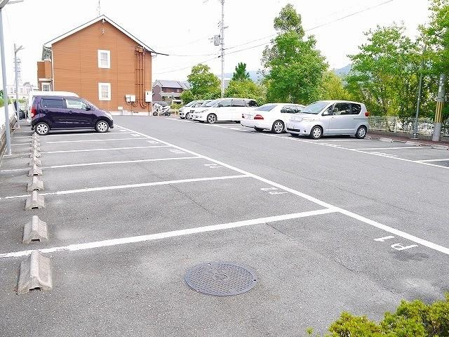 ヴィラ・サニーフラット　Ａの駐車場|カースペースがあります