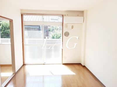 【居間・リビング】 | グリーンハイツコウヤ | 洋室のお部屋です。