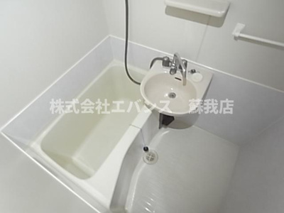 【浴室】 | フラワーハイツ | コンパクトで使いやすいお風呂です