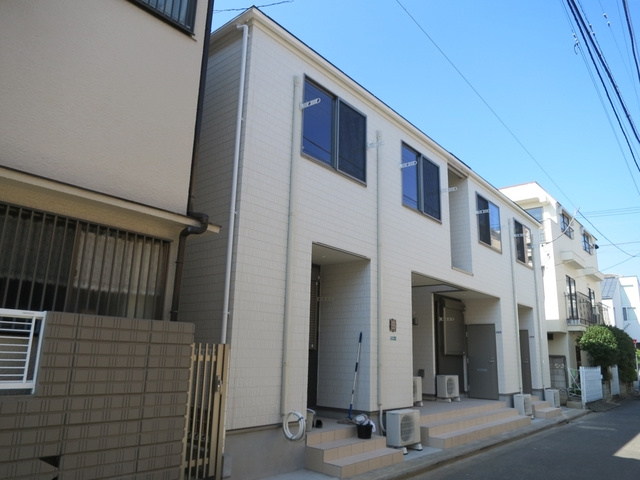 フローラ東小岩の外観|閑静な住宅街にあるアパートです。