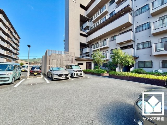 ユニライフ宇治Ｃ棟の駐車場
