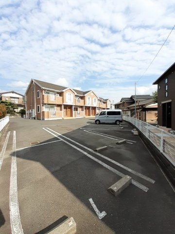 サンリット・ビラの駐車場