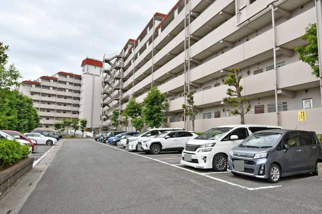 蓮田ビューパレーA棟の駐車場|※空き状況は当社まで都度ご確認くださいませ■『物件を今日見てみたい』など、当日のご案内も可能です。 どうぞお気軽にお電話下さい。近隣・同条件などの物件もまとめてご紹介も可能です。