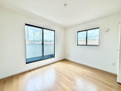 【洋室】 | 東野中１丁目　新築一戸建 | ４ＬＤＫのゆとりのあるお住まい！お子様のお部屋や趣味のお部屋もご用意いただけます♪
