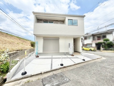 【駐車場】 | 東野中１丁目　新築一戸建 | 駐車２台分ございます！愛車の置き場所に困らないですね♪