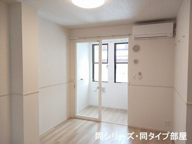 シズ・ボリーＮの居間・リビング