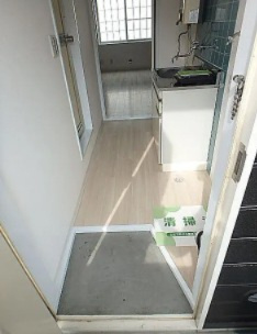 松戸市高塚新田のアパートの玄関