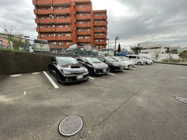 コンフォートフカヤの駐車場