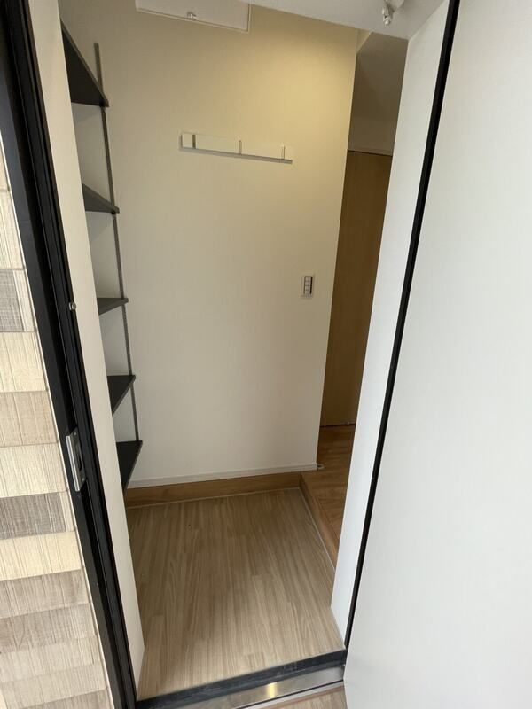 MELDIA岩槻Ⅵの玄関