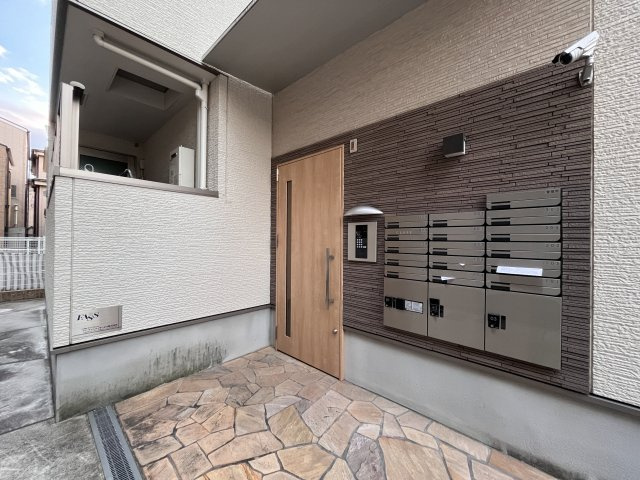 フジパレス遠里小野Ⅴ番館のエントランス