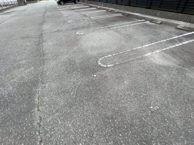 ルーチェ石浜の駐車場