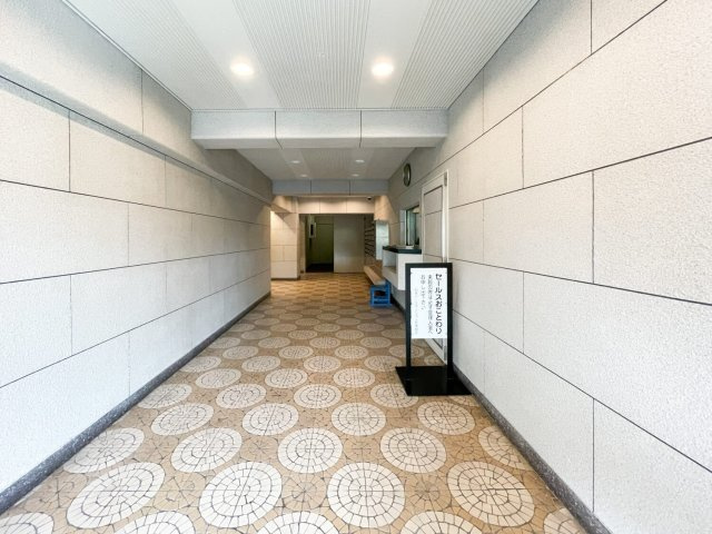 岡本パークマンションの玄関