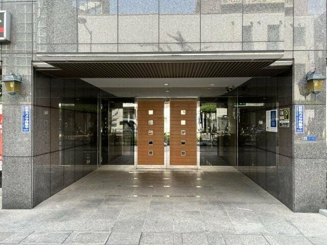 パレステュディオ新宿パークサイドのエントランス
