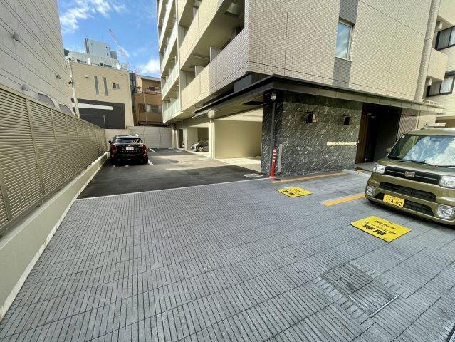 アルファレガロ神戸元町の駐車場