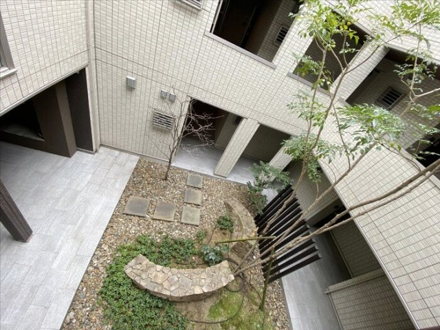 【エントランス】 | ルリエ江坂