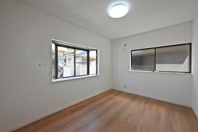 宝塚市安倉中6丁目中古戸建│3LDK+駐車1台可の子供部屋|-洋室6帖(2F)-