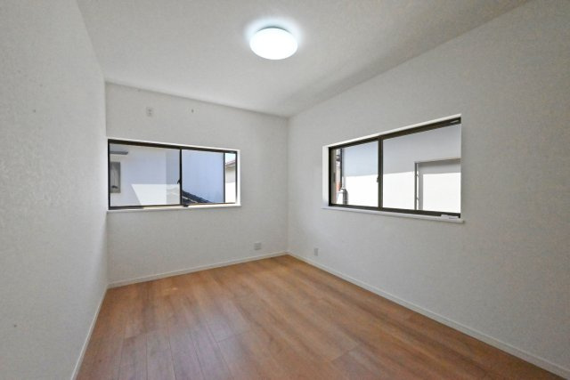 宝塚市安倉中6丁目中古戸建│3LDK+駐車1台可の洋室|-洋室6帖(2F)-