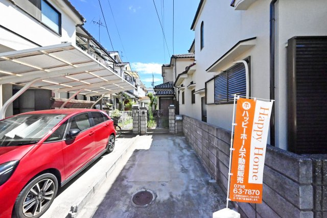 宝塚市安倉中6丁目中古戸建│3LDK+駐車1台可の外観|現地外観写真です。駐車スペース1台分ございます。
