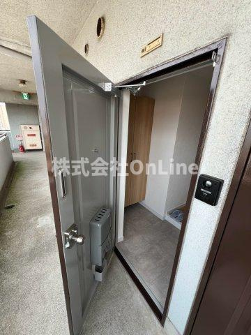 ワイエム八戸ノ里の玄関