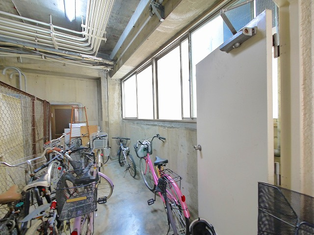 辻村ビル（川原城町）のその他共用部分|自転車置き場です