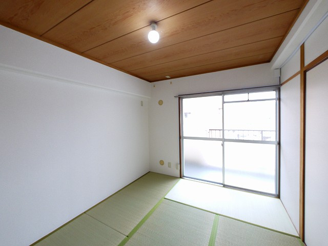 辻村ビル（川原城町）の寝室|い草の香りが落ち着く素敵な和室です