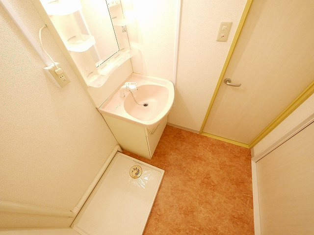 辻村ビル（川原城町）の独立洗面台|朝の支度にも助かる、独立の洗髪洗面化粧台