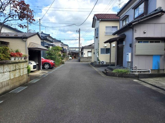 新潟市東区上木戸4丁目の前面道路含む現地写真
