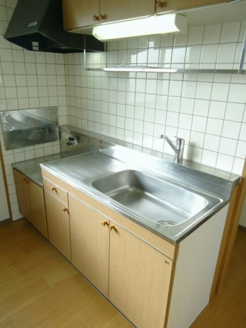 アメニティタウン高洲のキッチン|コンパクトなキッチンで掃除もラクラク