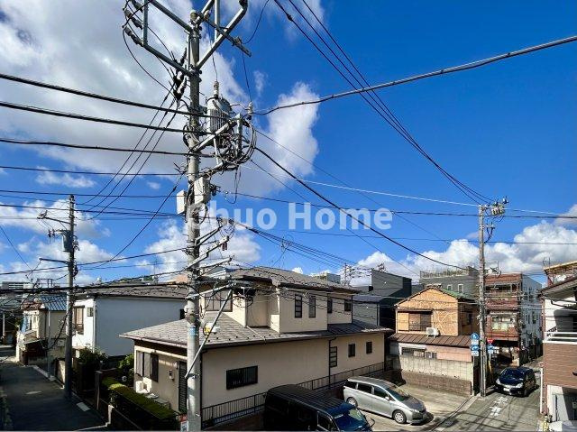 荒川区西尾久2丁目新築分譲住宅の展望|手を伸ばせば、ふれることが出来そうな環境が、そのままインテリアになったような印象です。その豊かな眺望にふさわしい空間には、通風・採光にも優れ、心地よい光と風があふれています