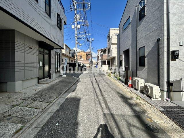 荒川区西尾久2丁目新築分譲住宅の前面道路含む現地写真|全面道路