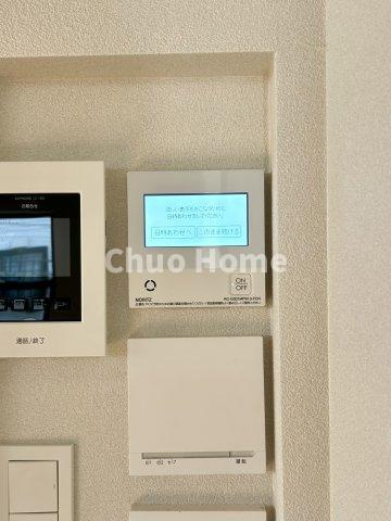 荒川区西尾久2丁目新築分譲住宅の発電・温水設備|【給湯リモコン】外での一日を忘れさせてくれるオートバス機能でお好みの湯量・温度に調整された浴槽。