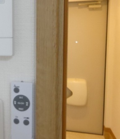 ロイヤルハイツ白楽弐番館の玄関