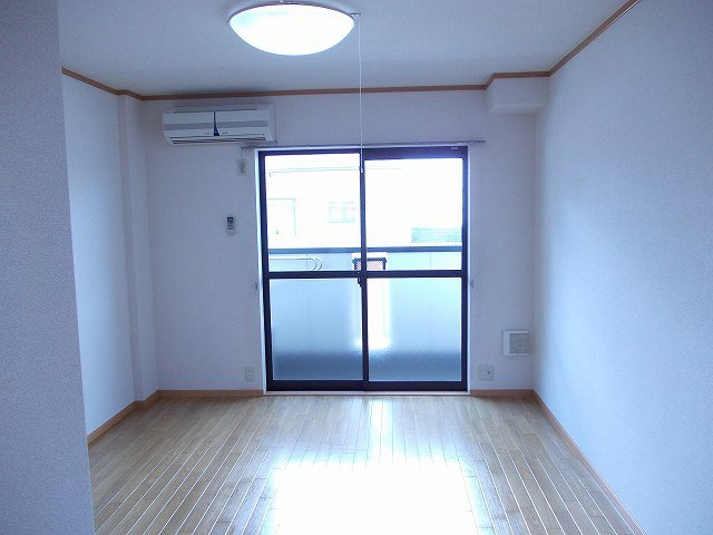 【内装】 | サンライズ栄和 | 内装は落ち着いています