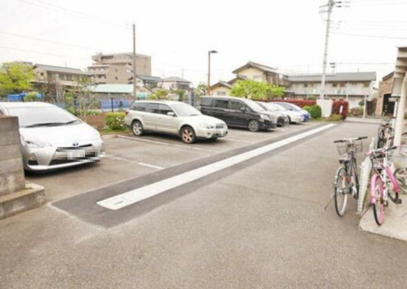 オクラファーム府中の駐車場