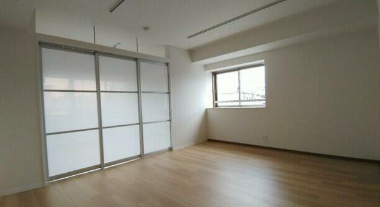 オクラファーム府中の居間・リビング