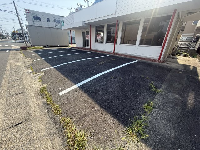 戸田３-１８０４店舗の駐車場