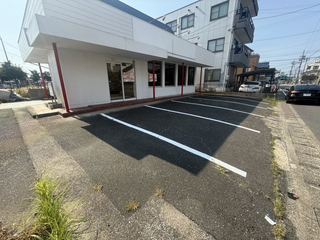 戸田３-１８０４店舗の駐車場