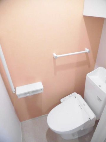 ヴァン・フォルスのトイレ|落ち着いた色調のトイレです