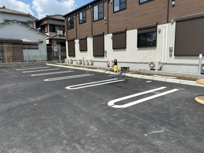 【駐車場】 | シュシュテラス | 駐車場に車を止められます