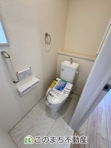ブルーミングガーデン宇都宮市雀の宮7丁目2期のトイレ|小窓から換気ができて清潔なトイレスペース☆