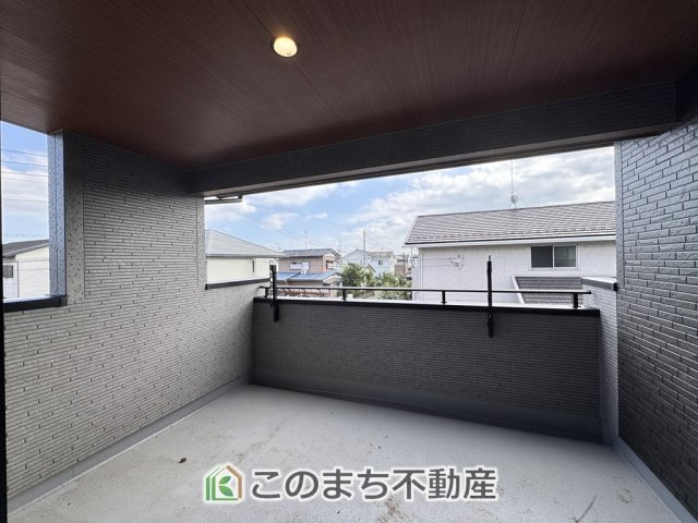 ブルーミングガーデン宇都宮市雀の宮7丁目2期のバルコニー|南向きの大型バルコニーは陽当り良好で、たっぷりのお洗濯物もよく乾きます！
さらにインナーバルコニーなので雨の日でも安心してお出かけできますね♪