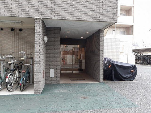 アウル三鷹のエントランス