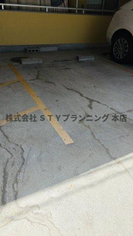 仲介手数料0円！エンプレスメイトウの駐車場