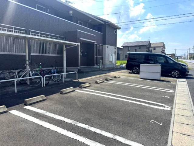 D-room茜部の駐車場
