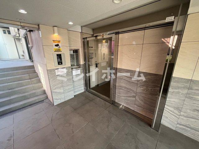 INUNEKO HILLS 六郷土手のエントランス